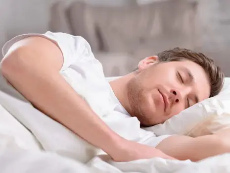 نحوه خوابیدن بعد از عمل فتق ناف